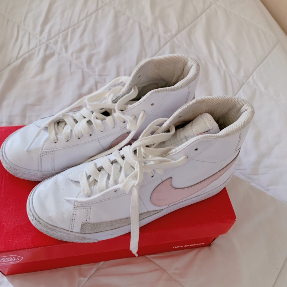 NIKE BLAZERS PINK
